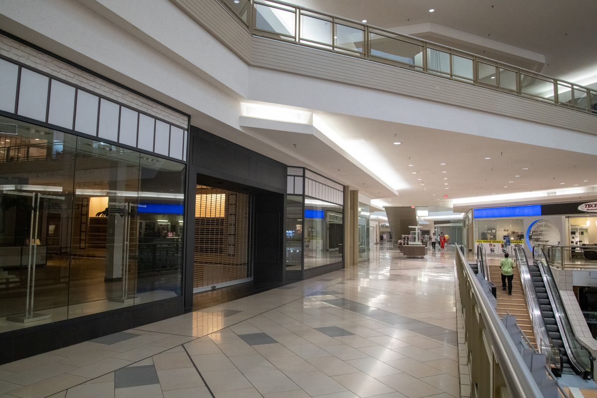 Uniformed retail security officer monitoring a store entrance in Orlando, Florida